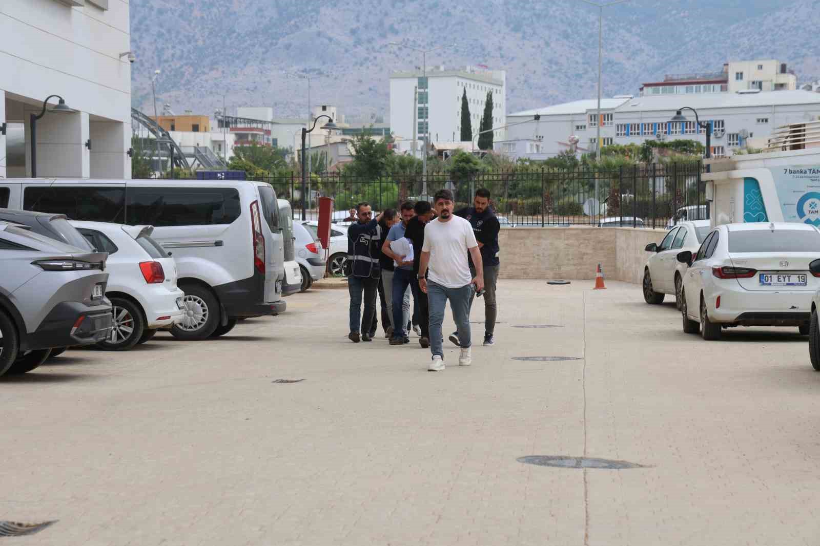 kozan-da-silahla-yaralama-ve-tehdit-suclarindan-2-supheli-tutuklandi