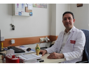 10 Yıllık Diz Ağrılarından Takılan Protezle Kurtuldu