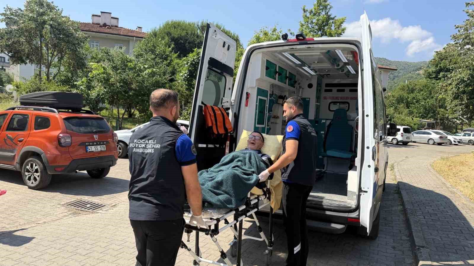 90-personel-ve-28-ambulansla-7-gun-24-saat-hasta-nakil-hizmeti
