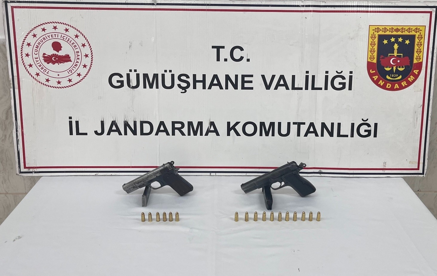 gumushane-de-2-ruhsatsiz-tabanca-ele-gecirildi