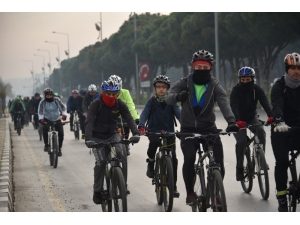 Hava Kirliliğine Dikkat Çekmek İçin Pedal Çevirdiler