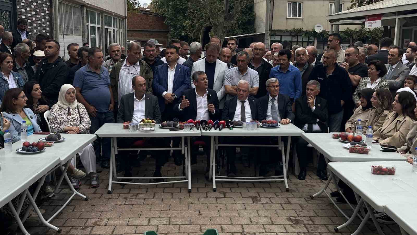 yeni-parti-genel-baskani-ozel-bursa-da-ciftcilerle-bir-araya-geldi