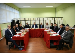 Ege Üniversitesine Pazar Günü Tatil Yok