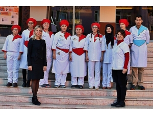 Bu Öğrenciler Her Gün 300 Kişiye Yemek Hazırlıyor