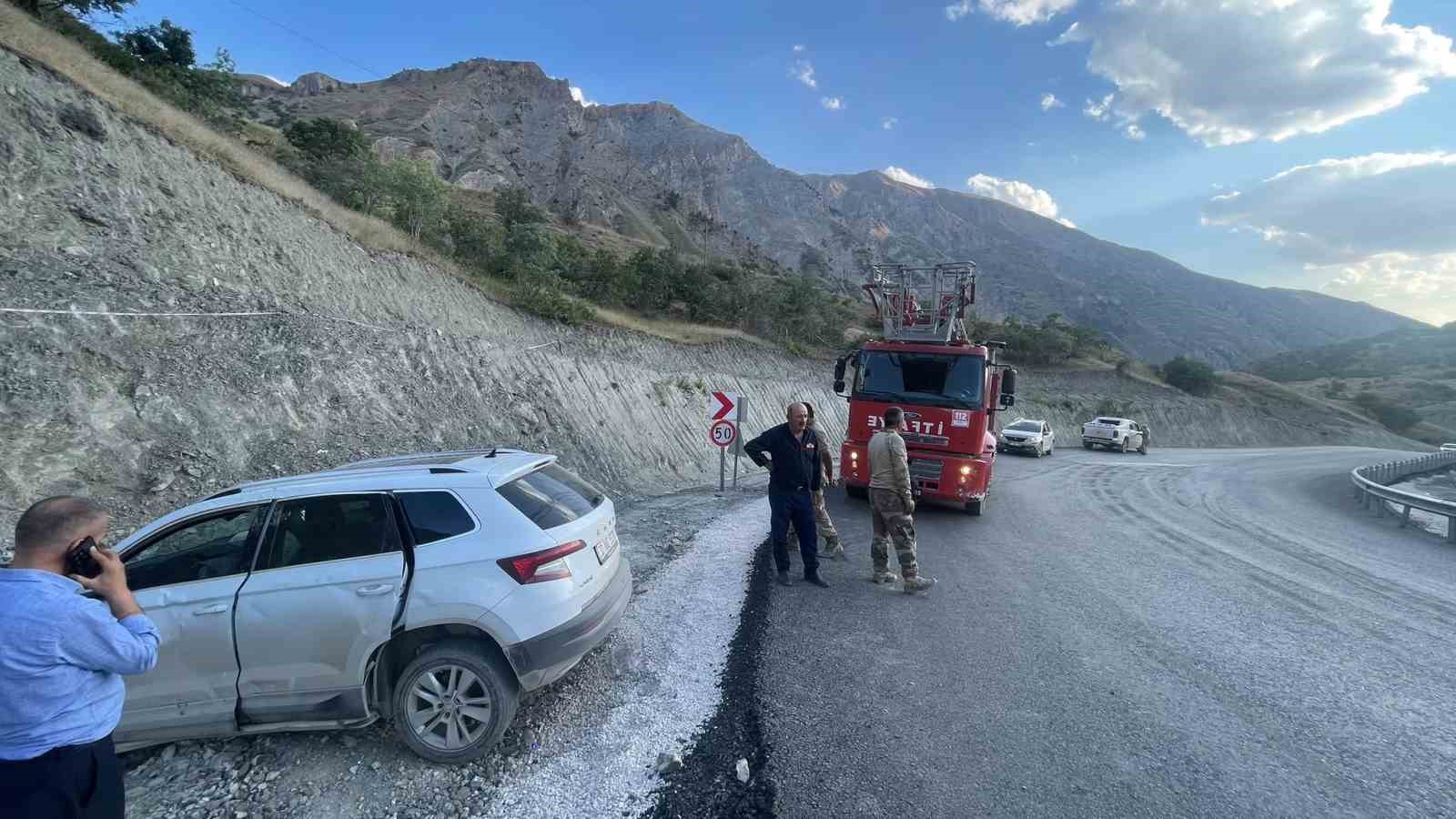 hakkari-van-karayolunda-trafik-kazasi-3-yarali
