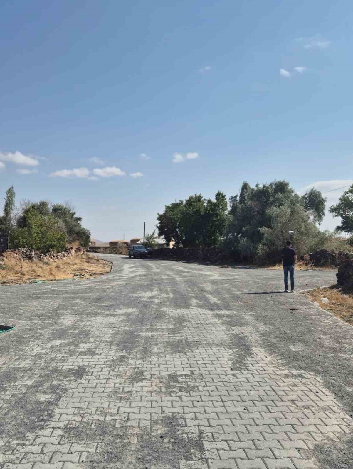 kars-ta-89-koyde-168-bin-metrekarelik-kilit-parke-calismasi