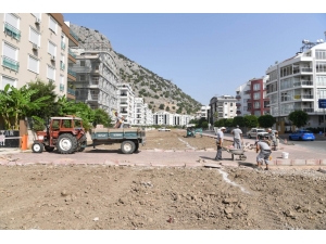 Konyaaltı Belediyesi’nden Yeşil Alan Çalışmaları