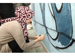 Renkli Trafolar Canlı Sokaklar