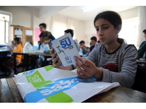 Saski Öğrencileri Eğitiyor