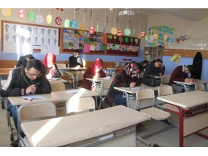 Silopi’de Aday Öğretmenlere Yönelik Deneme Sınavı