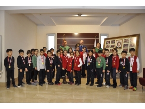 Gkv’li Minik Kulaçlar Yüzme Şenliğinde