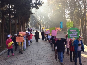 Minik Öğrenciler Çevre İçin Yürüdü