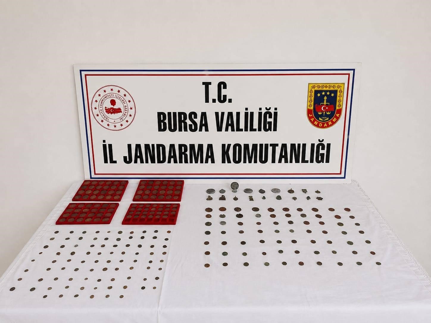 tarihi-eser-kacakcisi-sert-kayaya-carpti