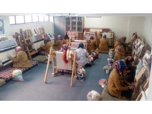 İpek, Hünerli Ellerde Sanata Dönüşüyor