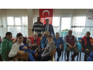 Öğrenciler Huzurevi Sakinleri İle Bir Araya Geldi