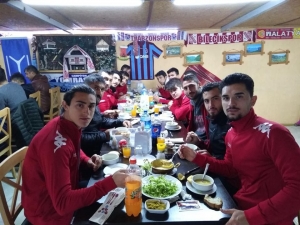 Başkan Yaman’dan Bilkecikspor Onuruna Yemek