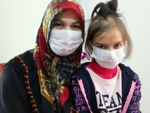 Küçük Nilüfer Kanser Olduğunu Bilmiyor