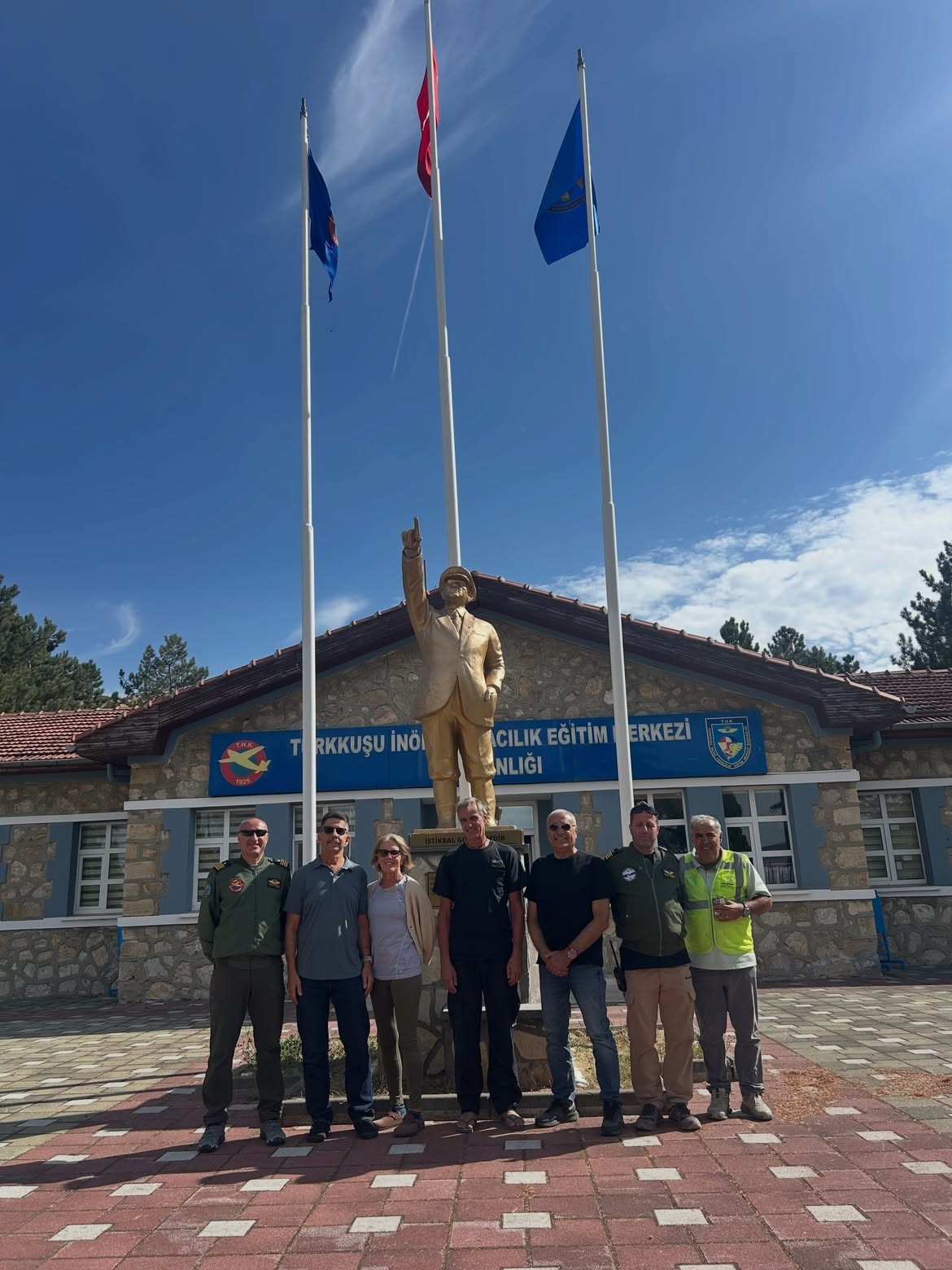turk-havaciliginin-oncusu-vecihi-hurkus-un-torunundan-anlamli-ziyaret