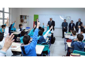 Başkan Karaosmanoğlu, Okul Ziyaretleri Devam Ediyor