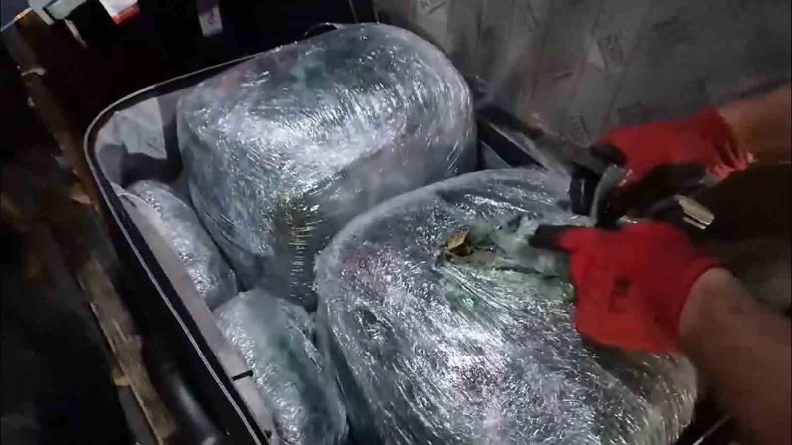 yolcu-otobusunde-69-bin-kisiyi-zehirleyebilecek-miktarda-uyusturucu-ele-gecirildi