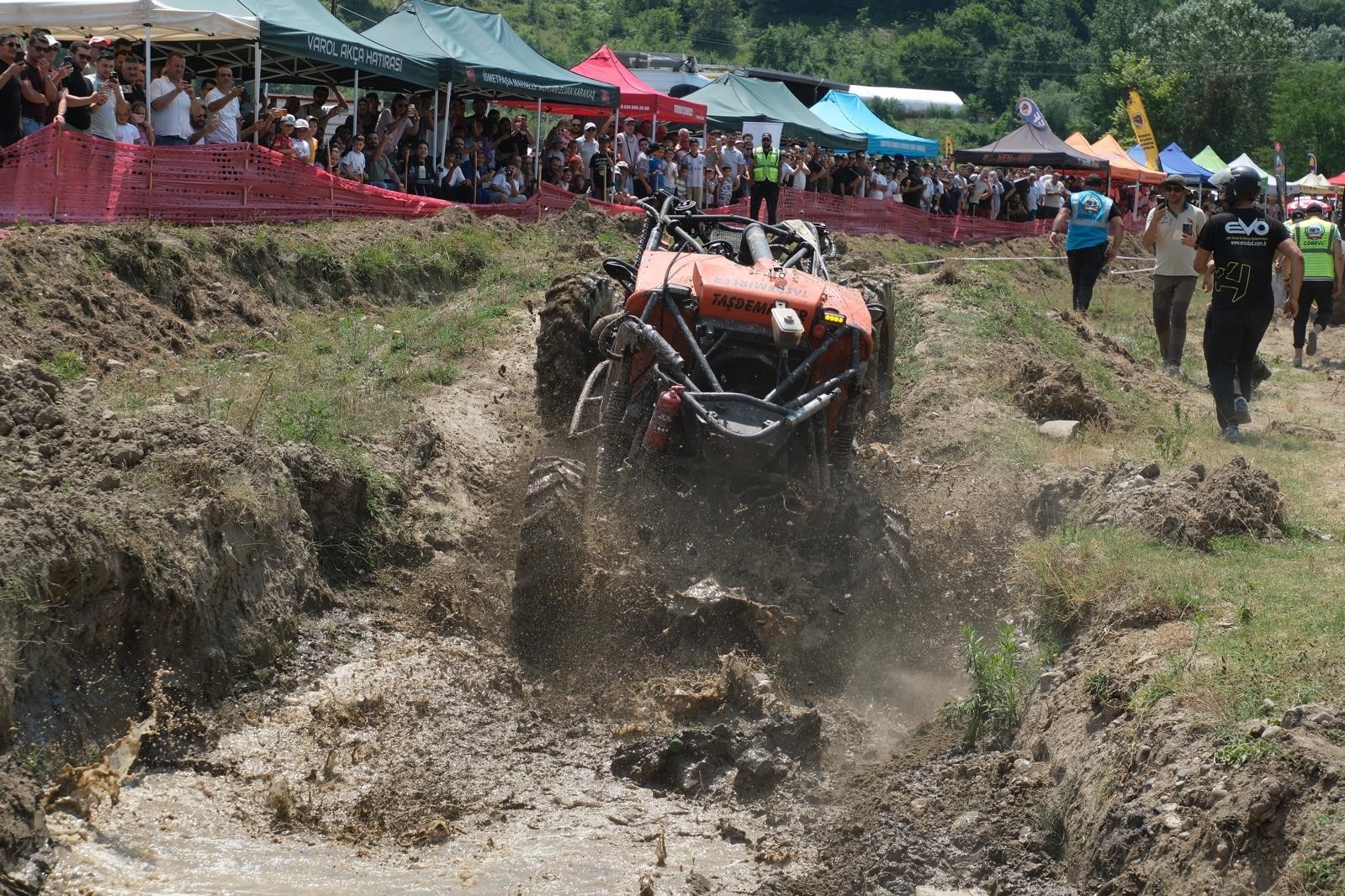 camur-ve-adrenalin-yenice-de-bulustu-off-road-tutkunlari-nefes-kesti