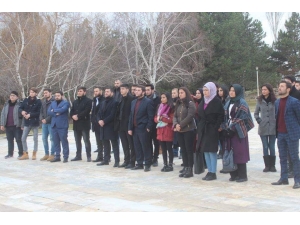 Dumlupınar Üniversitesi Öğrencilerinden Şehitlik Ziyareti