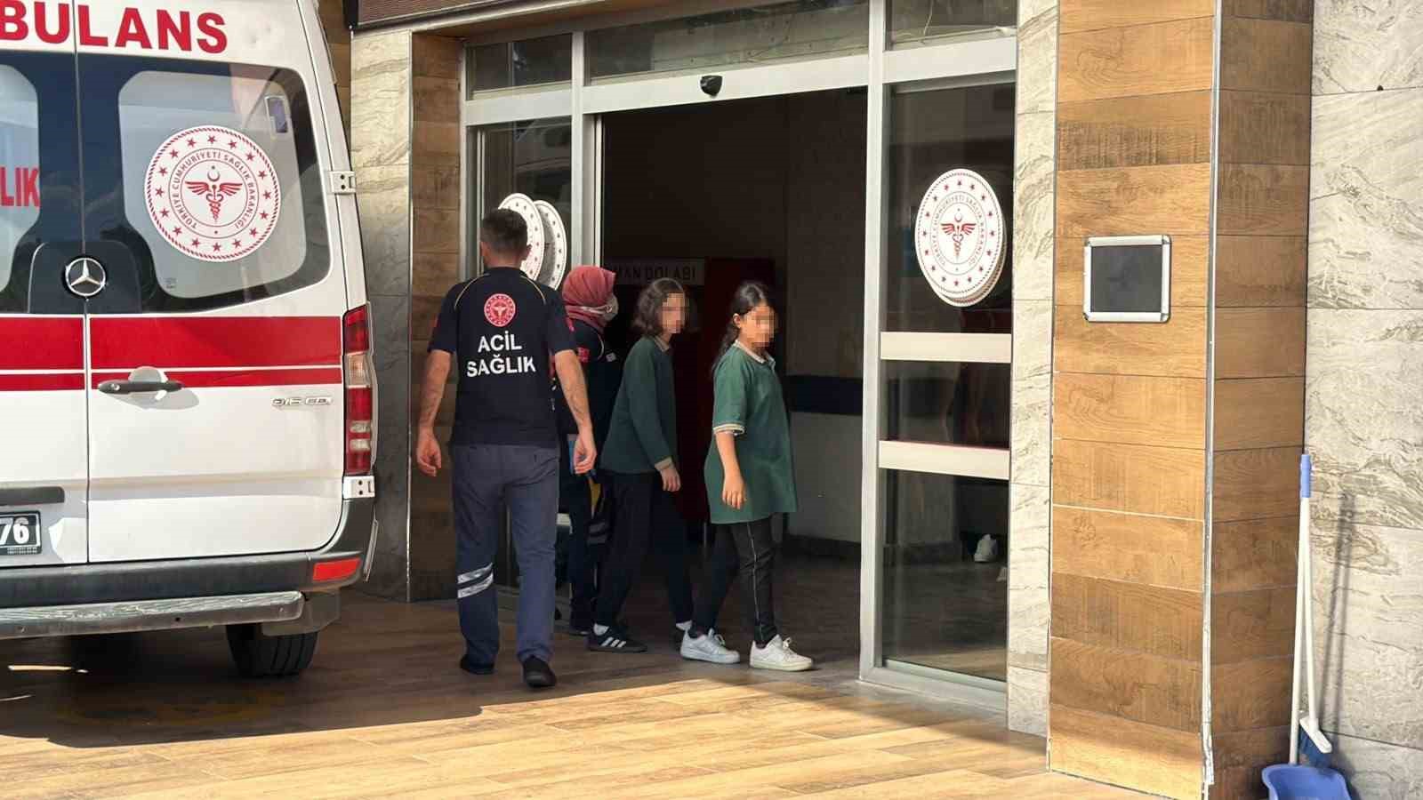 trabzon-da-12-ortaokul-ogrencisi-zehirlenme-suphesiyle-hastaneye-kaldirildi