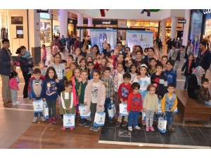 Minik Karikatüristler Yeteneklerini Sergiledi