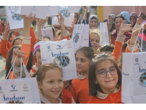 Tekkeköy’de 30 Binin Üzerinde Kitap 10 Bin Öğrenciyle Buluştu