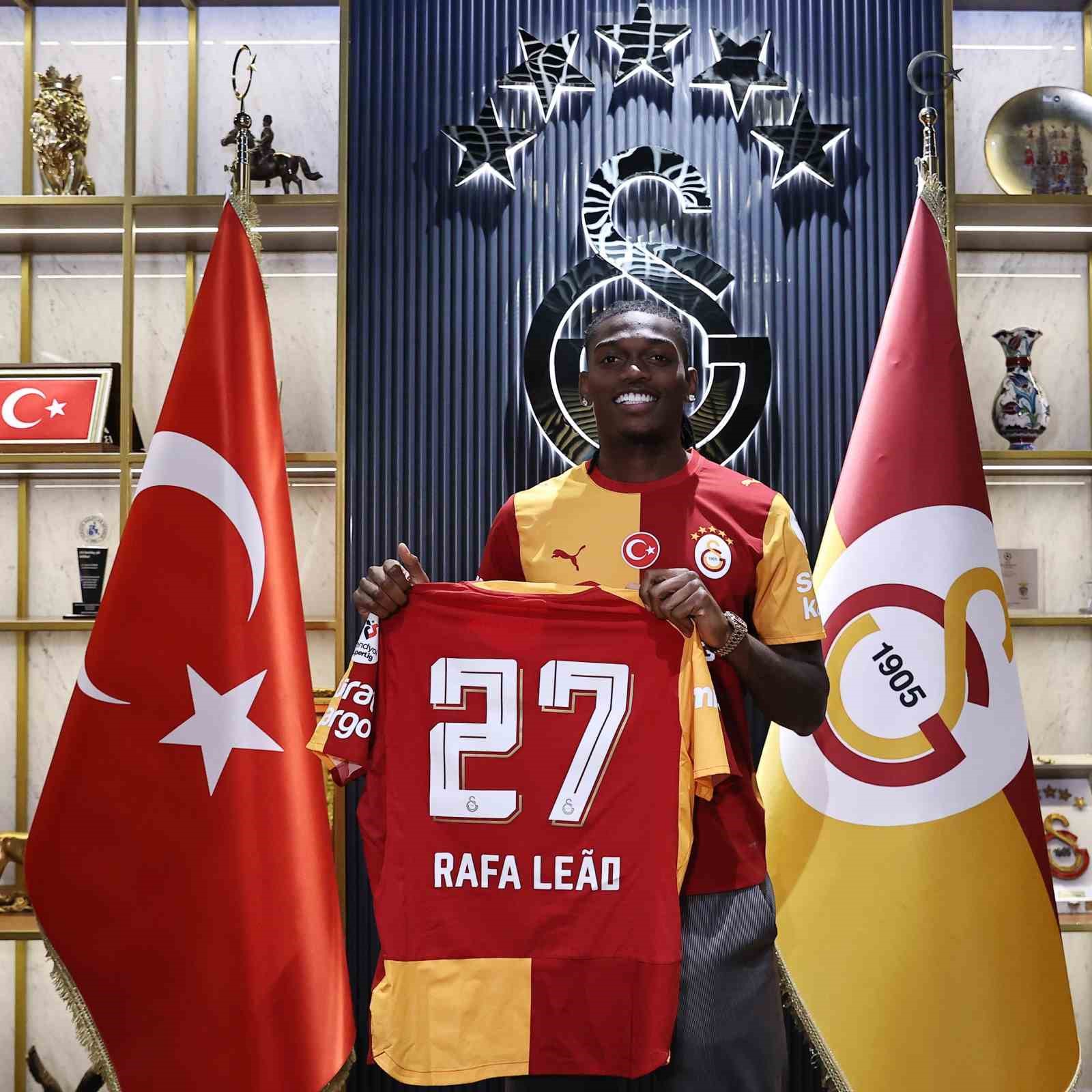rafael-leao-sampiyonluklar-kazanmak-icin-buradayim