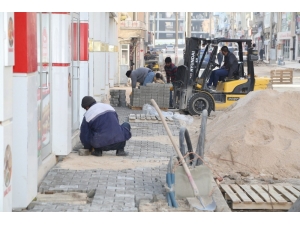 Suat Baykal Caddesi’nde Asfalt Ve Kaldırım Sorunu Çözüldü