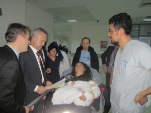 İl Sağlık Müdürü Öğütlü’den, Ambulans Kazası Yaralılarına Ziyaret