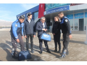 Emniyet Müdürlüğü 80 Öğrenciye Yüzme Kursu Verecek