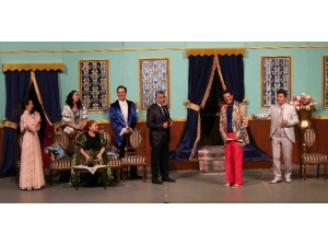 “Akidezadeler” Bayraklı’da Salona Sığmadı