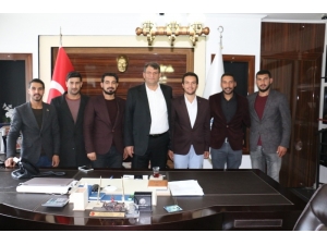 Ak Partili Gençler Başkan Ayhan’ın Yanında