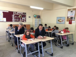Balya’da Kaymakam Topuz Öğrencilerle Birlikte Kitap Okudu
