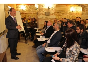 Gazeteci İsmail Saymaz: "Sosyal Medya, Medyayı Yeni Baştan Şekillendirecek"