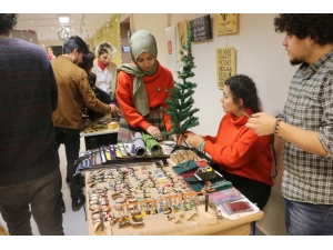 Öğrenciler "Geleneksel Yılbaşı Panayırı"nda Hünerlerini Ortaya Koydu