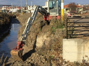 Manisa İlçelerinde Altyapı Çalışmaları Devam Ediyor