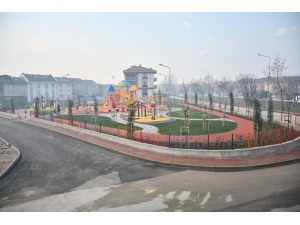 İnegöl Belediyesi Çocukları Sevindirmeye Devam Ediyor