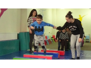 Hakkarili Minikler Sporla Tanışıyor