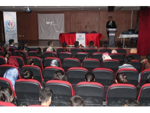 Çaldıran’da ‘Sanalda Kaybettiğimiz Gerçekler Ve Sosyal Medya Ahlakı’ Semineri