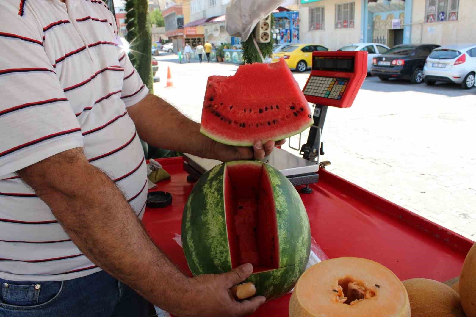 erzincan-da-sicaklar-karpuz-satislarini-artirdi