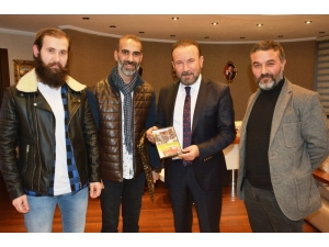 Kırmızı Otomobil Filmi Yapımcılarından Başkan Doğan’a Ziyaret