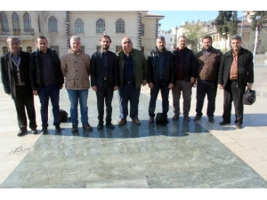 Gazetecilerin Resmi İlan Tepkisi