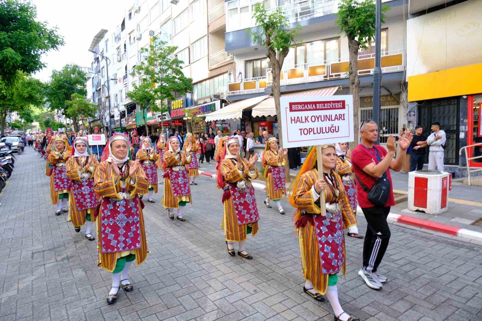 soma-da-zeybek-festivali-yogun-ilgi-gordu