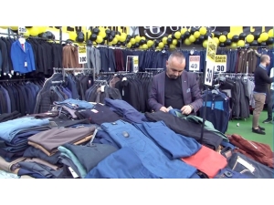 İndirim Çadırı Vatandaşları Bekliyor