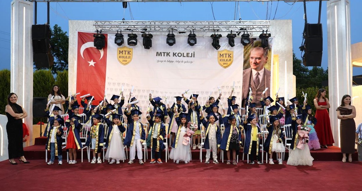 mtk-koleji-nde-hem-mezuniyet-hem-karne-heyecani