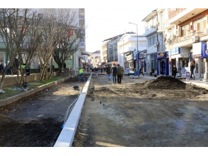Çarşı İçinde Kaldırım Çalışmaları Başladı