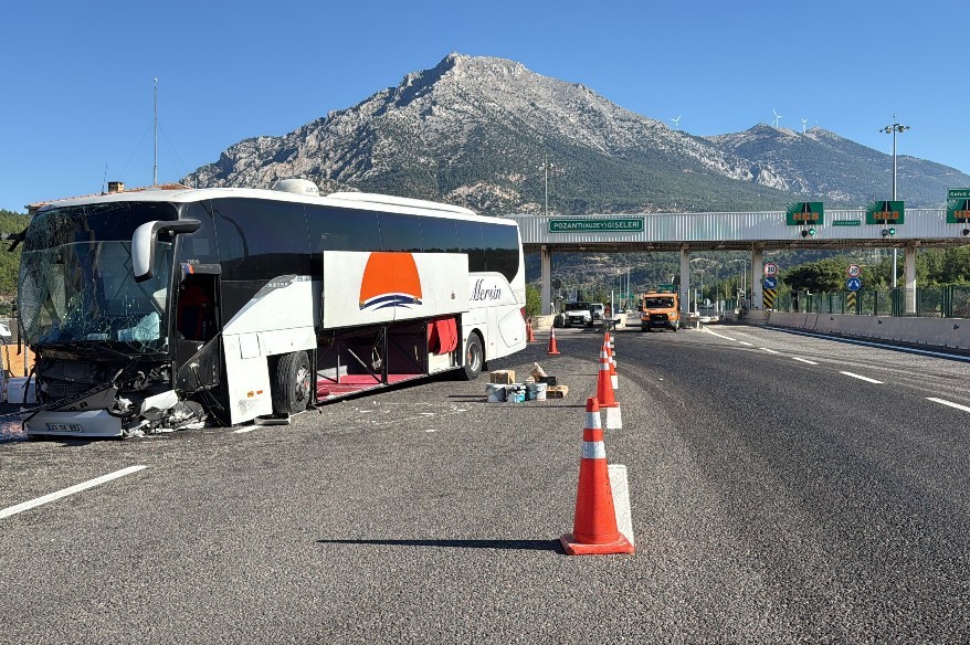 yolcu-otobusu-bariyere-carpti-5-yarali
